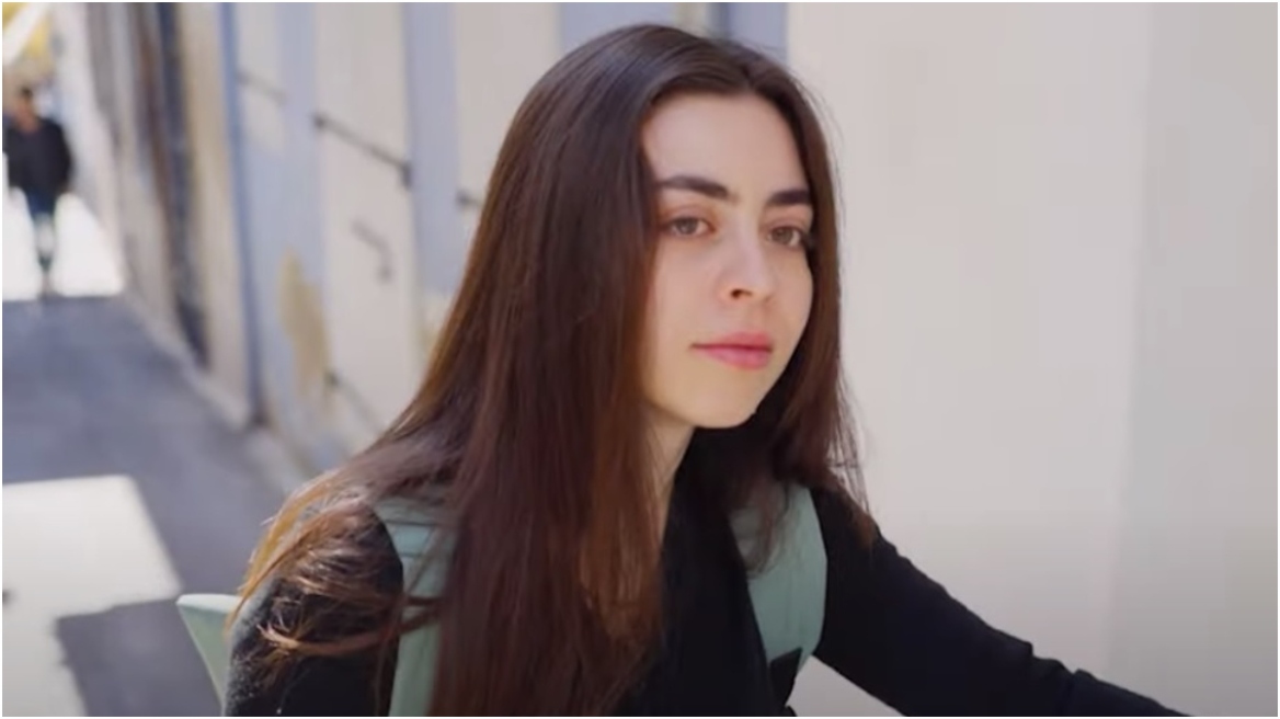 Η Γη της Ελιάς: Ο Αλέξης παραφυλά στα σκοτεινά και απάγει τη Θεοδώρα