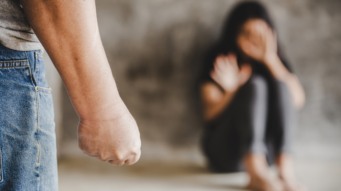 Πάτρα: Συνελήφθη για τον άγριο ξυλοδαρμό της συντρόφου του - Της έσπασε το χέρι