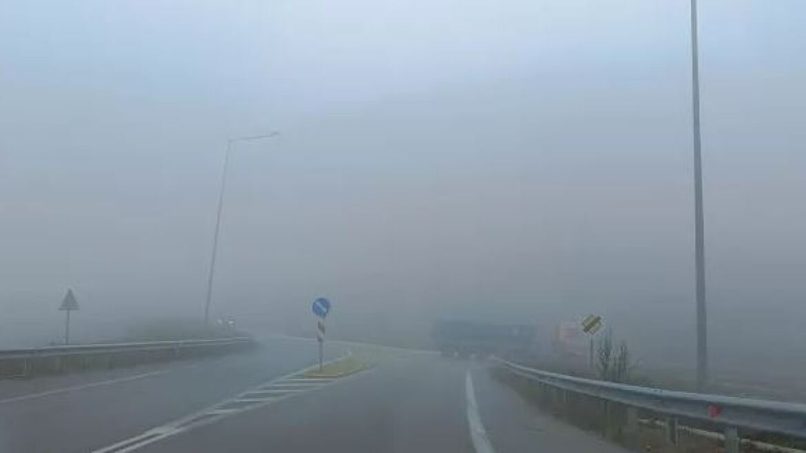 Καιρός - Κρήτη: Πυκνή ομίχλη κάλυψε έναν ολόκληρο δρόμο