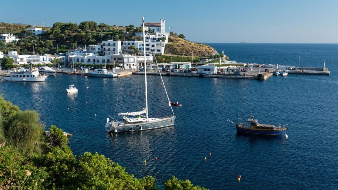 Τα best of της Σκύρου: Αξιοθέατα, παραλίες, διαμονή και διευθύνσεις για φαγητό