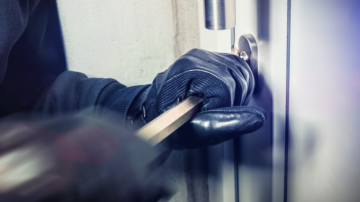 Μαρούσι: Τα ακριβά γούστα της οικιακής βοηθού που «έγδυσε» το σπίτι που δούλευε - Πώς πιάστηκε στη φάκα της Αστυνομίας 