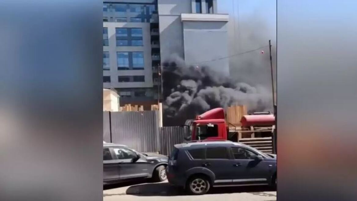 Ρωσία: Φωτιά δίπλα σε μεγάλο ξενοδοχείο στο κέντρο της Μόσχας