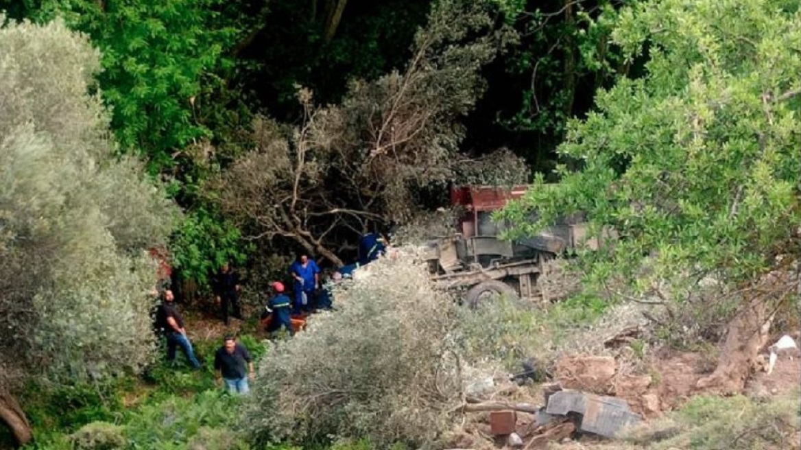 Χανιά: Φορτηγό έπεσε σε χαράδρα - Στη ΜΕΘ ο 38χρονος οδηγός, έχασε το μάτι του ο 44χρονος συνοδηγός