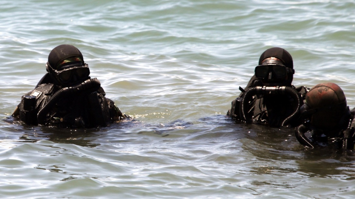 Βίντεο: Κοινή άσκηση των ΟΥΚ με πεζοναύτες των ΗΠΑ στη Σκύρο