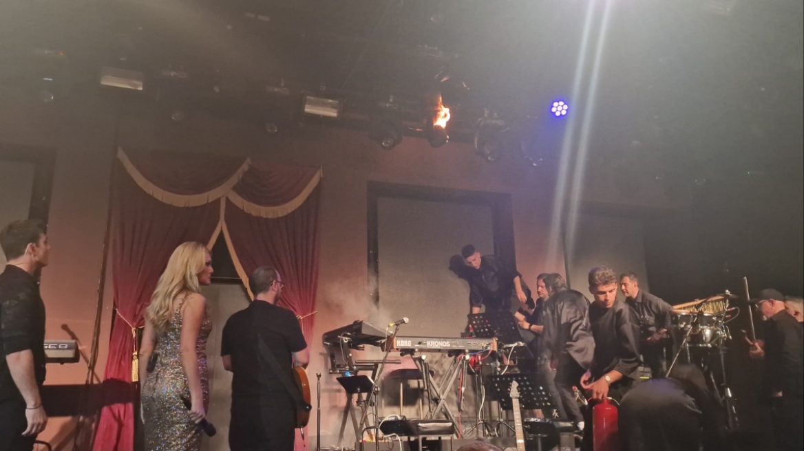 Θεσσαλονίκη: Φωτιά στην σκηνή που τραγουδάει η Νατάσα Θεοδωρίδου και ο Γιώργος Κακοσαίος - Δείτε βίντεο