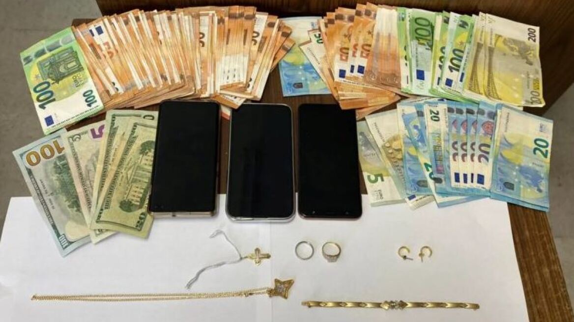 Σαντορίνη: Διαρρήκτες τεσσάρων σπιτιών «απέδρασαν» με πλοίο, αλλά τους έπιασαν στη Νάξο