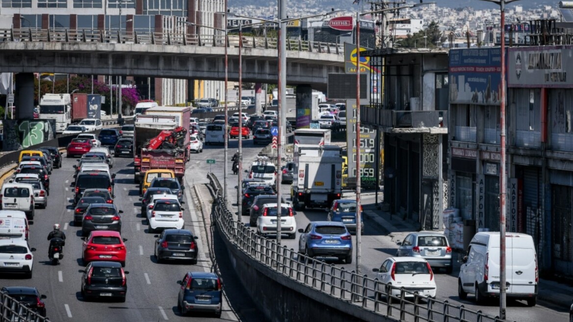 Κίνηση στους δρόμους: Μποτιλιάρισμα στον Κηφισό - Live η κυκλοφορία