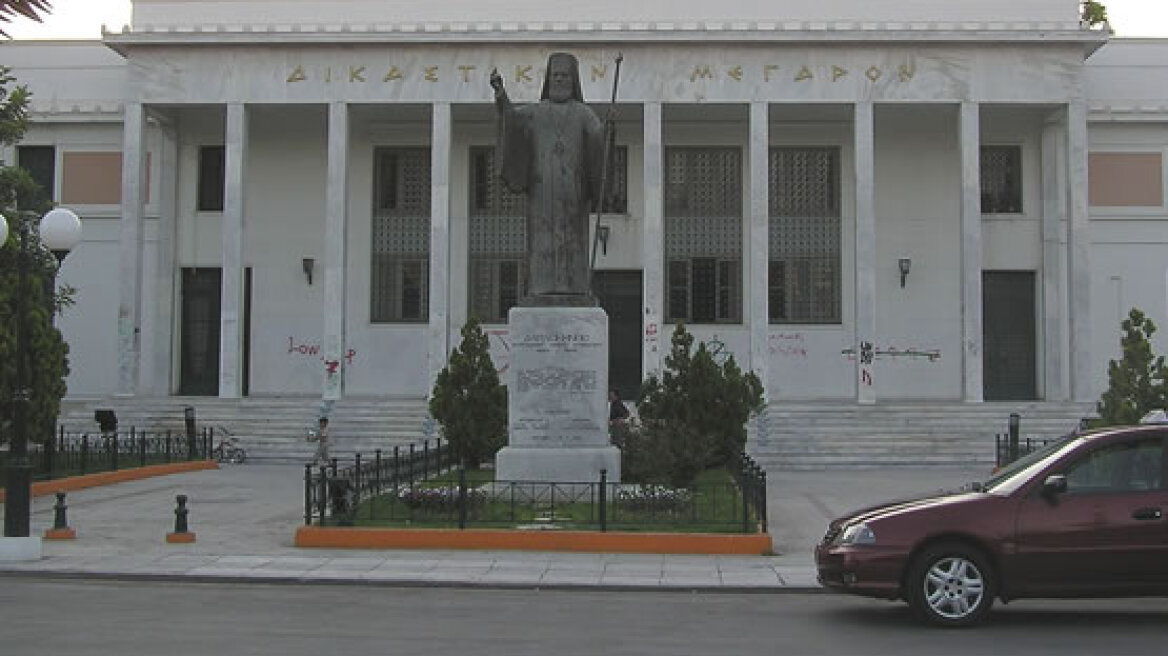 Κόρινθος: 70χρονος κατέρρευσε και πέθανε στο δικαστήριο