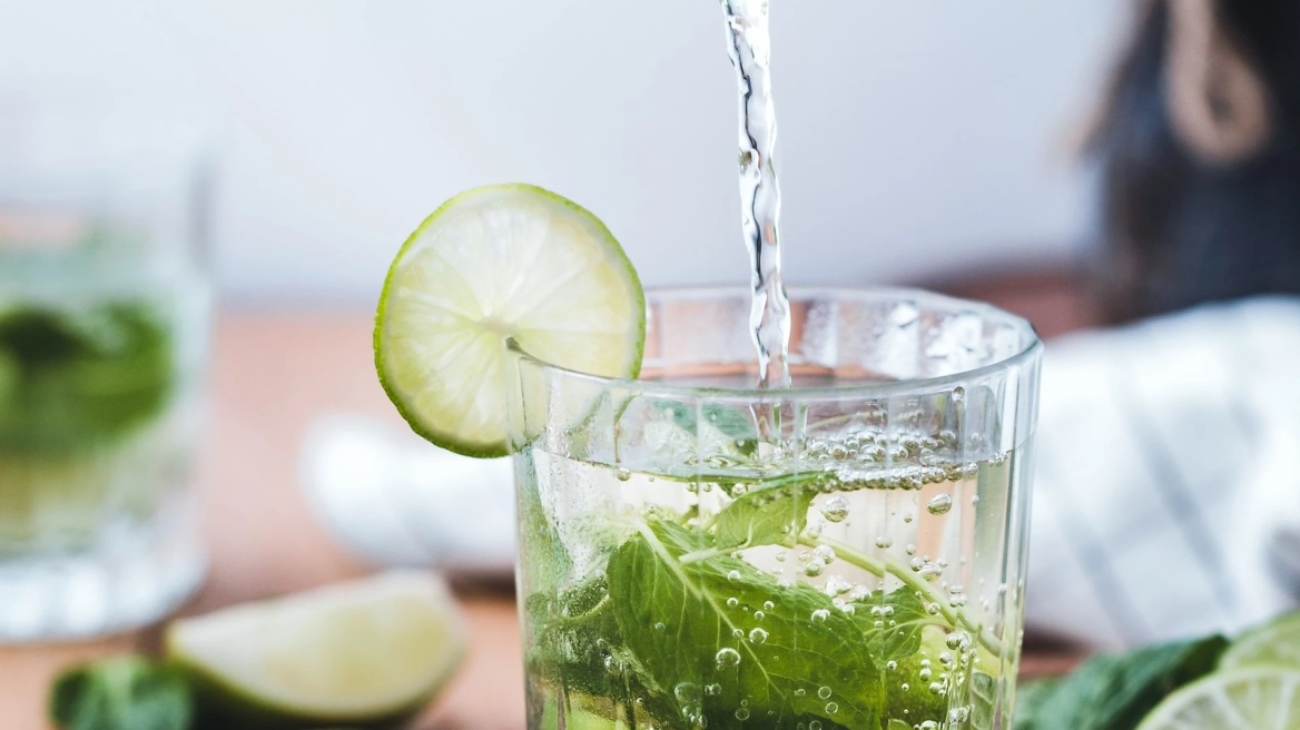 Φυσικώς ανθρακούχα νερά vs σοδόνερα: Κι όμως διαφέρουν, και μάλιστα πολύ