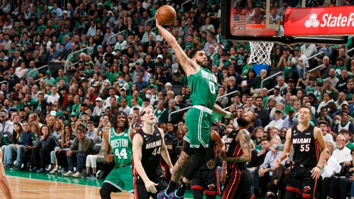 Σέλτικς - Χιτ 110-97: Δεν παραδίδουν τα όπλα