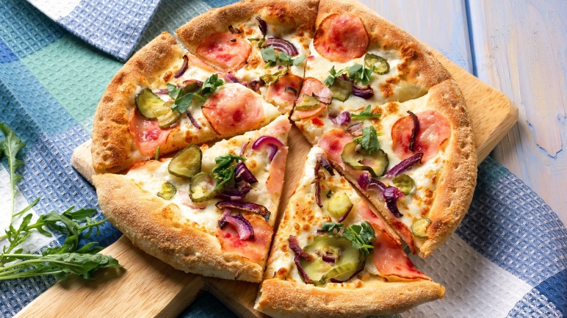Πίκλες στην πίτσα: πώς να φτιάξετε το νέο trend