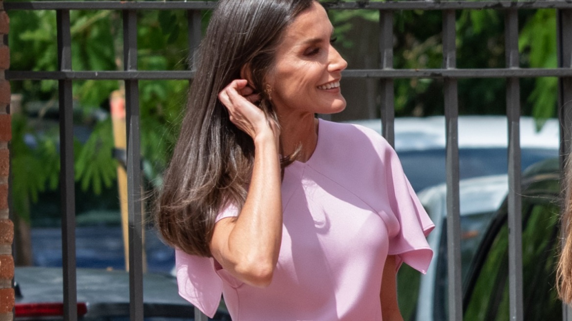 Αυτό είναι το αγαπημένο καλοκαιρινό στυλ παπουτσιών της βασίλισσας Λετίσια