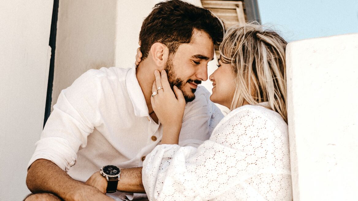 Τι νομίζουμε ότι προσέχουν σε εμάς οι άντρες - αλλά στην πραγματικότητα δεν τους απασχολεί καθόλου σύμφωνα με έναν relationship expert