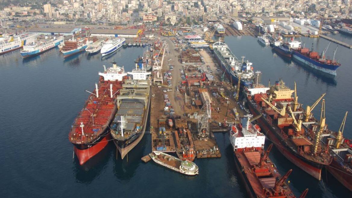 Ένας νεκρός και δύο τραυματίες σε εργατικό δυστύχημα στα ναυπηγεία Περάματος 