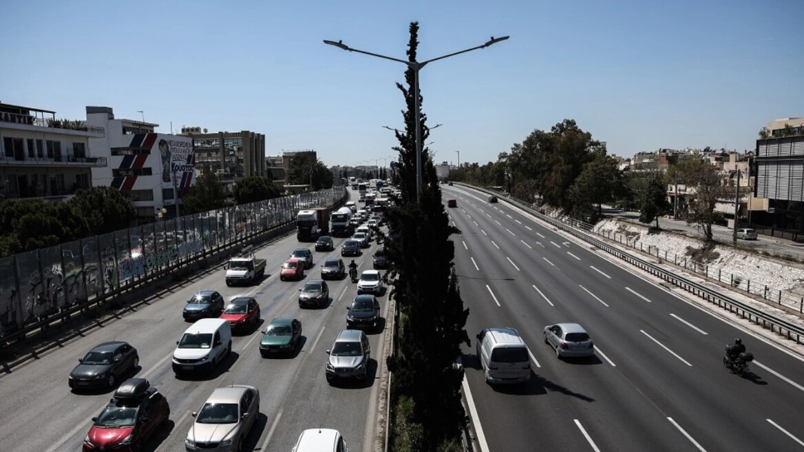 Κίνηση στους δρόμους: Μποτιλιαρισμένοι αυτήν την ώρα κεντρικοί δρόμοι του λεκανοπεδίου 