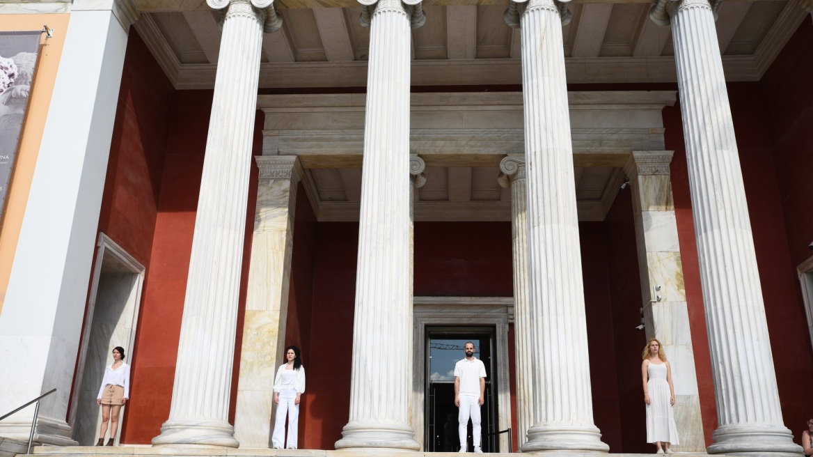 Από τον Θουκυδίδη στον Πλάτωνα: Διδάσκοντας αρχαία κείμενα στους επισκέπτες της Αθήνας