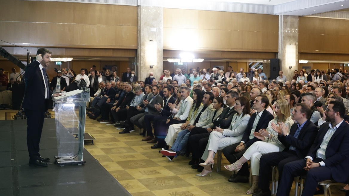 Εκλογές 2023: «Αντικαταστάθηκε το πρόγραμμα του ΠΑΣΟΚ για τις εκλογές;» ρωτά η ΝΔ - Τι απαντά η Χαριλάου Τρικούπη