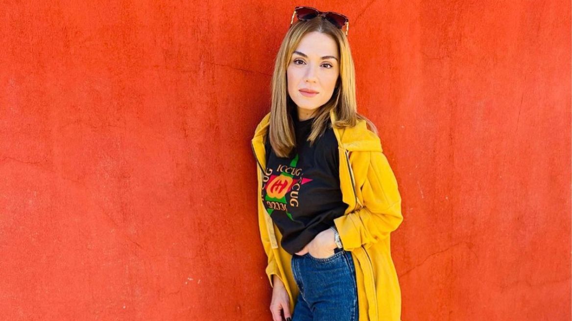 Βάσω Λασκαράκη: Υποδέχεται το καλοκαίρι με μπλε μπικίνι