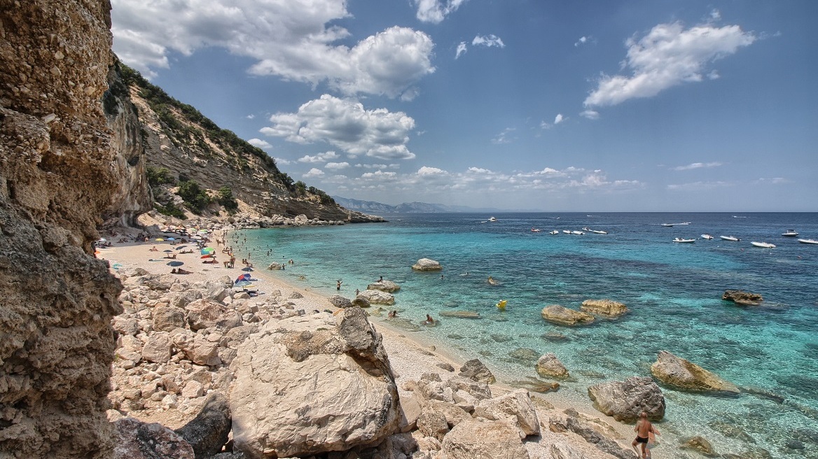 Ιταλία: Ημερήσιο πλαφόν επισκεπτών σε δημοφιλείς παραλίες