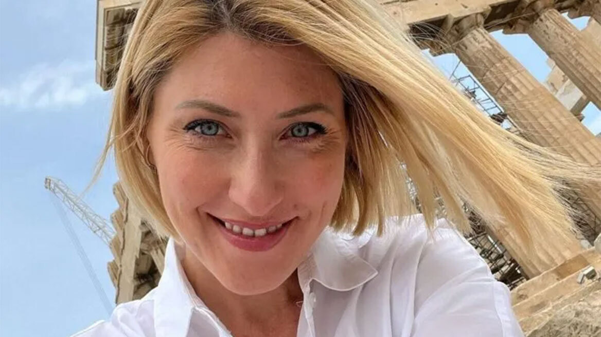 Σία Κοσιώνη: Το μήνυμα σε όσους προσπαθούν να κόψουν το κάπνισμα και η selfie στην Ακρόπολη