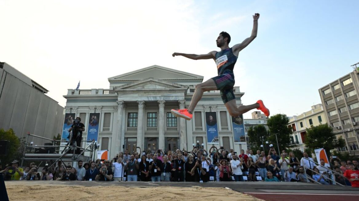 Ο Τεντόγλου δεν χάνει εντός έδρας, πρώτος με 8,24μ. στον Πειραιά - Δείτε βίντεο