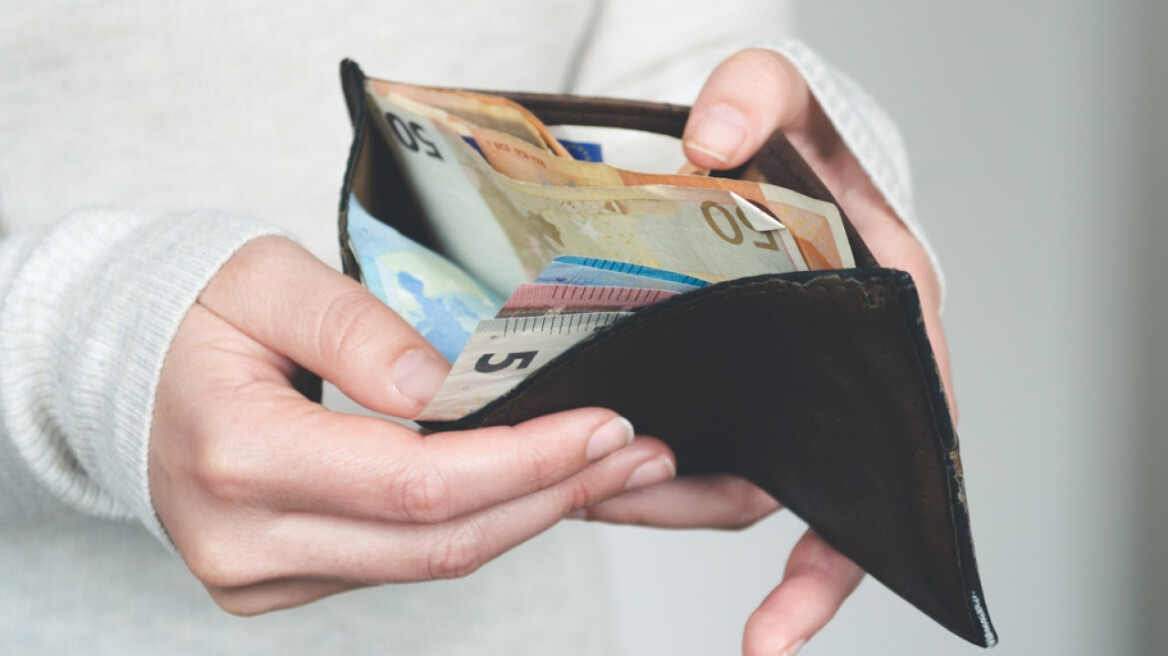 Εργάτης παρέδωσε τσαντάκι με χρήματα και κάρτες στο Ρίο