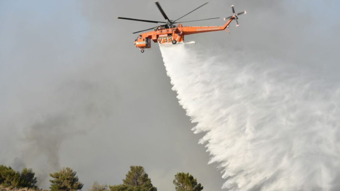 Ασπρόπυργος: Υπό μερικό έλεγχο η φωτιά