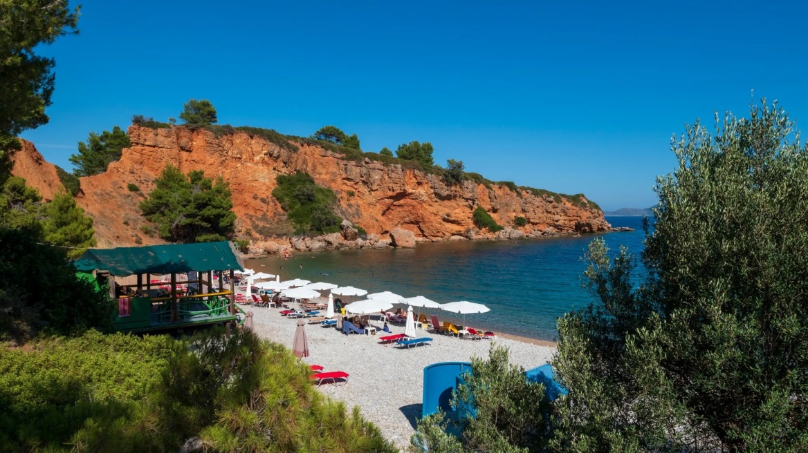 Κοκκινόκαστρο Αλοννήσου: Mία παραλία σωστή χρωματική πανδαισία