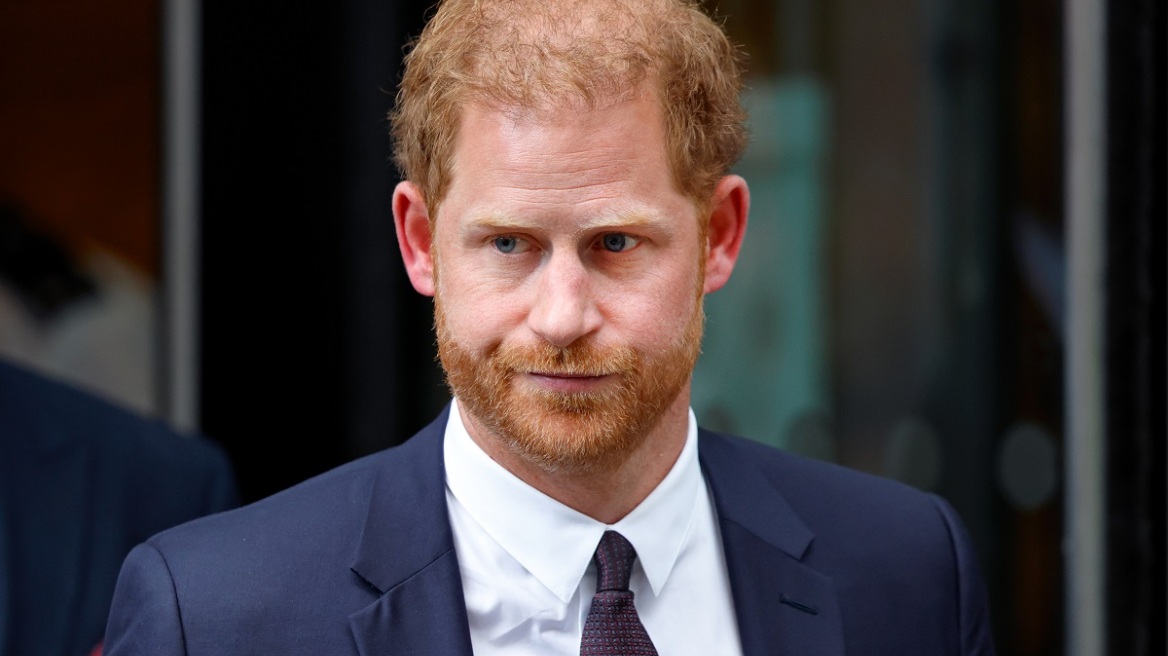 Ο πρίγκιπας Χάρι κατηγορεί τα ταμπλόιντ ότι όταν ήταν έφηβος χάκαραν το ηλεκτρονικό ταχυδρομείο του