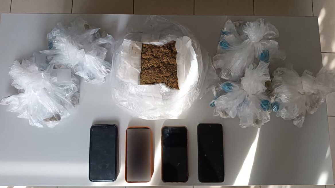 Τέσσερις ανήλικοι διακινούσαν πάνω από μισό κιλό κάνναβης στη Λάρισα