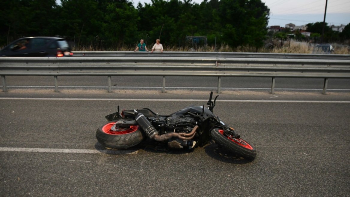 Λάρισα: Τροχαίο με μία νεκρή και έναν σοβαρά τραυματία - Δείτε φωτογραφίες