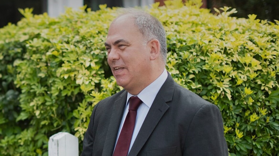 Βρετανία: Ανακαλείται από σκιώδης υπουργός Εξωτερικών των Εργατικών ο Μπάμπος Χαραλάμπους