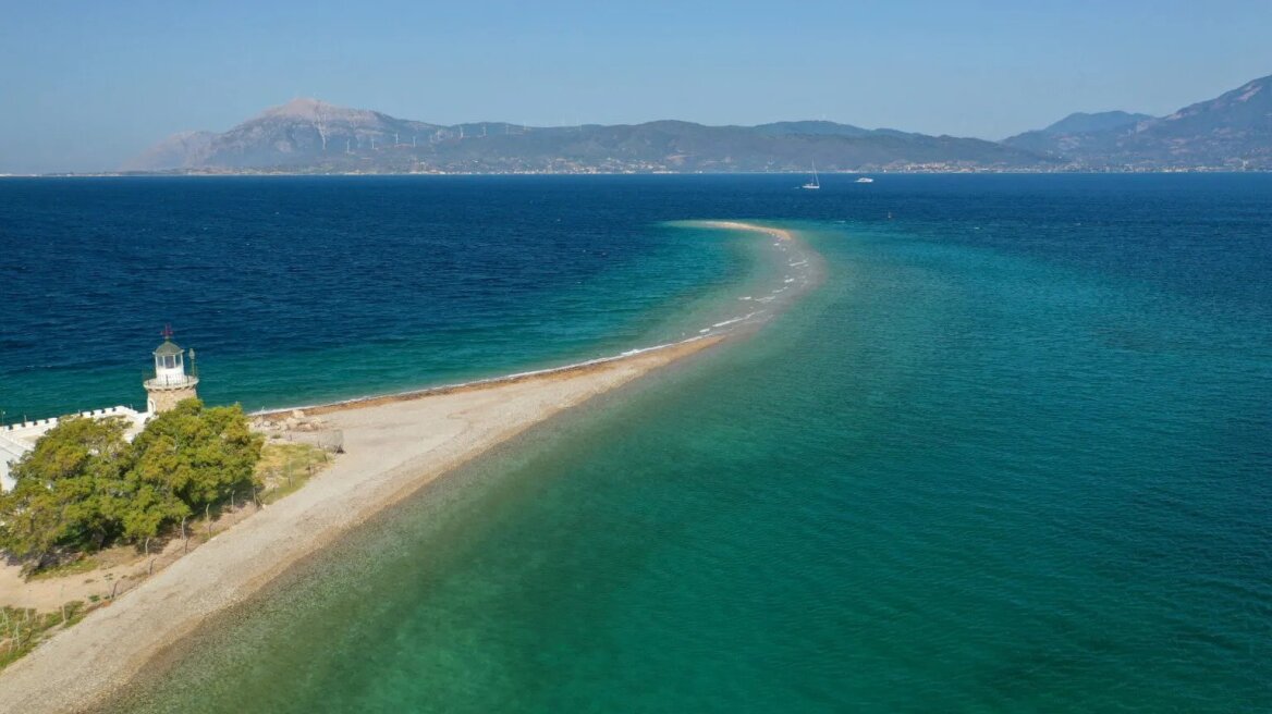 Οι καλύτερες παραλίες της Αχαΐας: Oι αμμουδερές, οι βοτσαλωτές, οι ιδανικές για water sports   