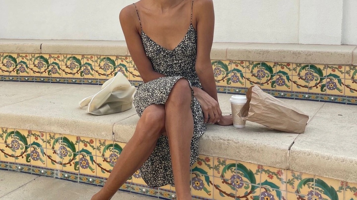 4 φλατ παπούτσια για να φορέσετε με τα midi φορέματα της σεζόν