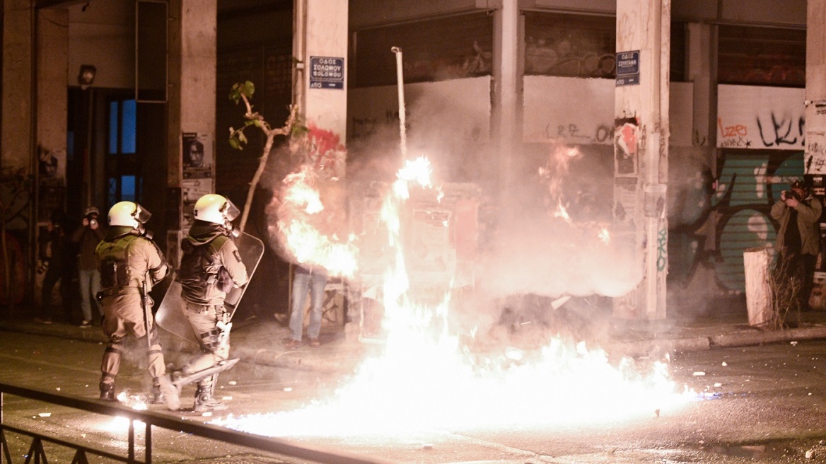 Εξάρχεια και Ζωγράφου: Τριπλή επίθεση με μολότοφ τη νύχτα