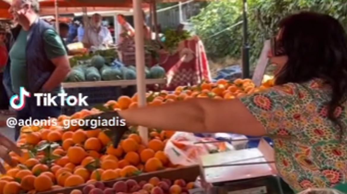 Άδωνις Γεωργιάδης: «Γεια σου μωρό μου, αλανιάρη και ζημιάρη» -  Η επική υποδοχή σε λαϊκή αγορά 