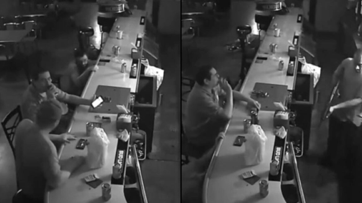 Χαλαρός τύπος αδιαφορεί για την ένοπλη ληστεία σε μπαρ και συνεχίζει να πίνει μπύρα ενώ όλοι κρύβονται