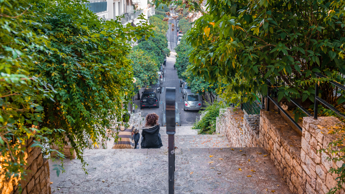 Κολωνάκι: Μέχρι και φρουτέμπορο της Μυκόνου «φέσωσε» ο επιχειρηματίας που άρπαζε χρήματα και γινόταν «καπνός»