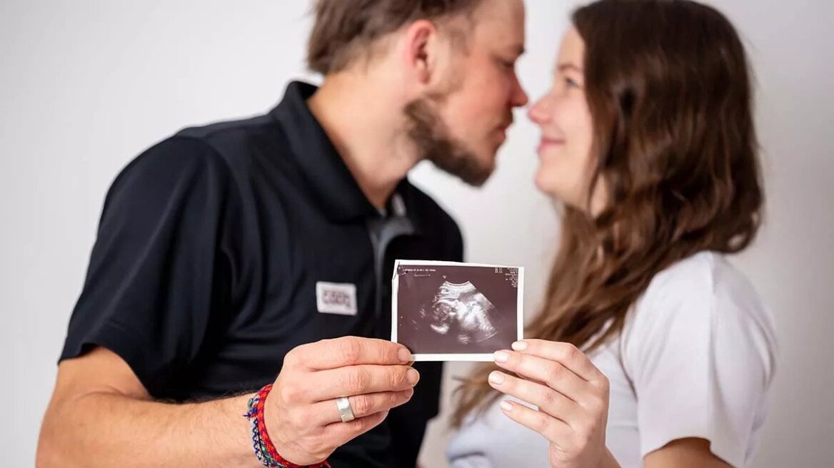 Εξωσωματική γονιμοποίηση: Κρύβει τελικά κινδύνους; Ο ειδικός απαντά
