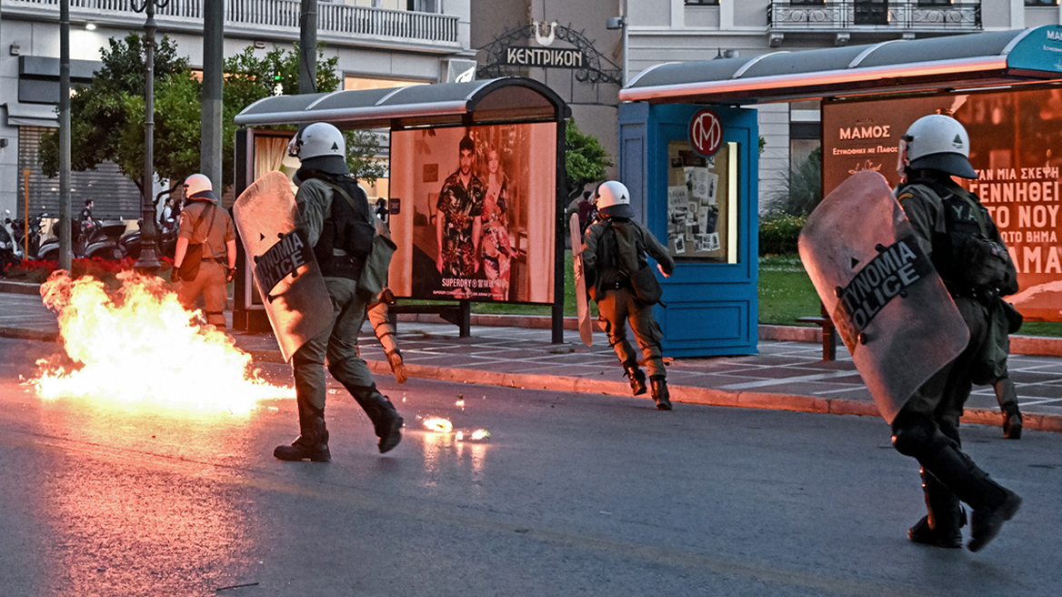 Ναυάγιο στην Πύλο: Μολότοφ και επεισόδια από «δικαιωματιστές» στο κέντρο της Αθήνας - Βίντεο και φωτογραφίες
