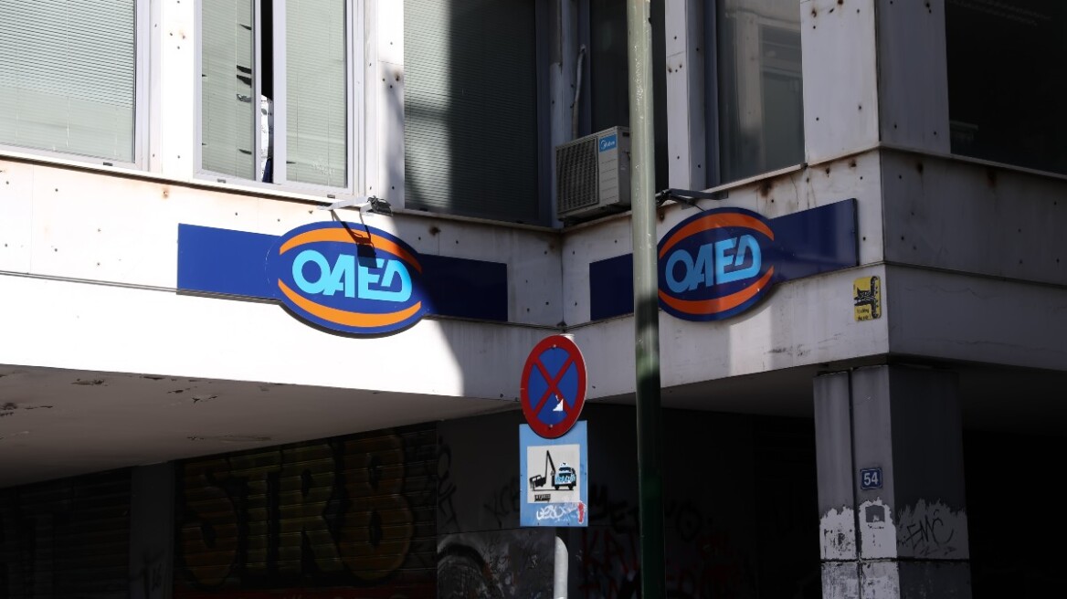 ΕΛΣΤΑΤ: Στο 11,8% μειώθηκε η ανεργία το α' τρίμηνο φέτος