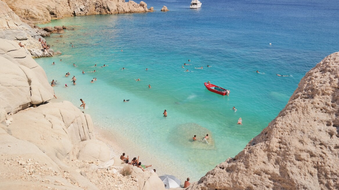 Ικαρία: Ένας πλήρης ταξιδιωτικός οδηγός για το ανένταχτο νησί 