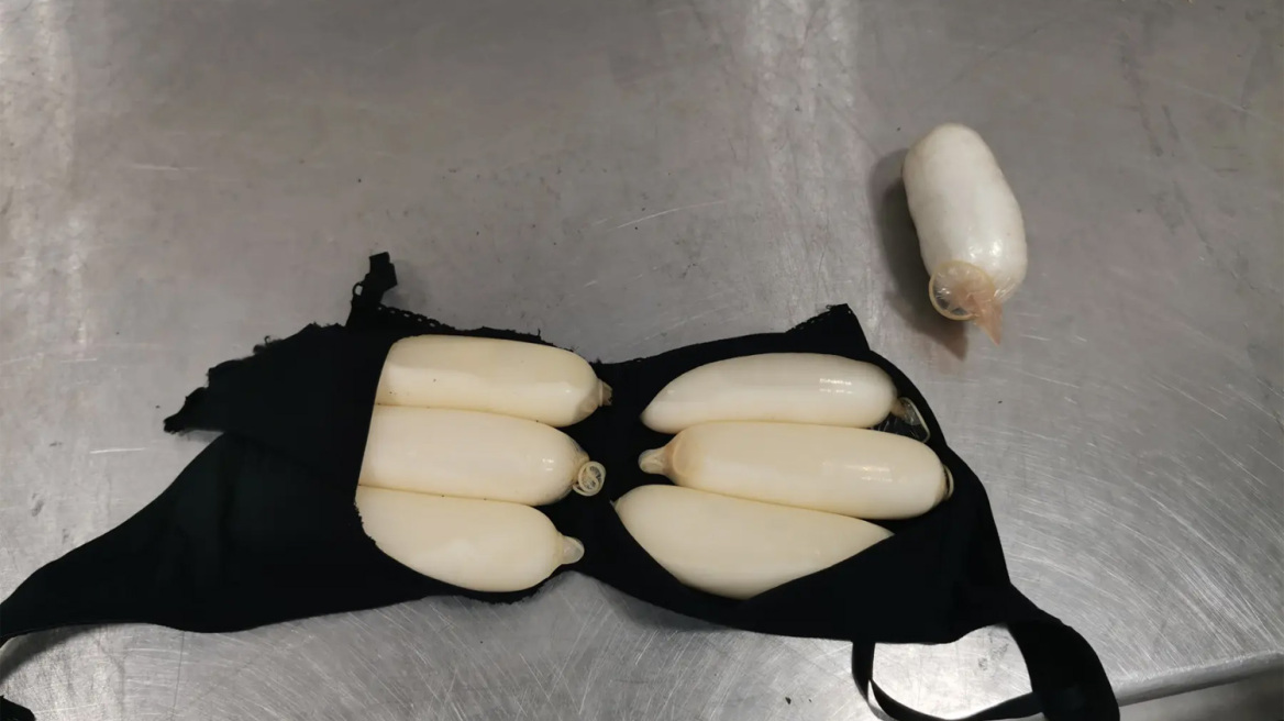 Ελ. Βενιζέλος: Συνελήφθη 30χρονη από τη Γαλλία - Βρέθηκε κοκαΐνη κρυμμένη στον στηθόδεσμό της