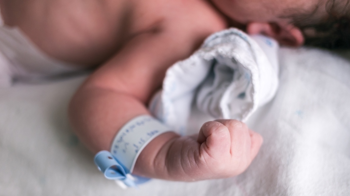 Συγκίνηση στο ΠΑΓΝΗ: Γυναίκα με οξεία λευχαιμία γέννησε ένα υγιέστατο μωράκι