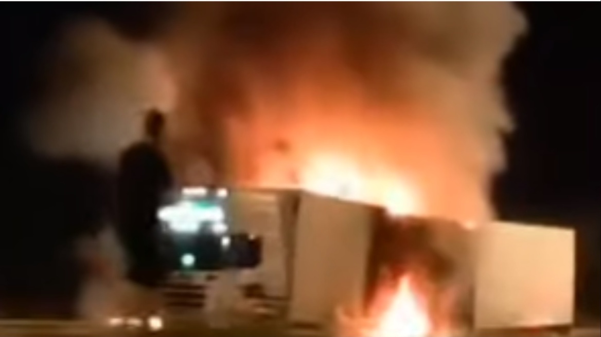 Πάτρα: Φωτιά σε νταλίκα στην περιμετρική - Δείτε βίντεο