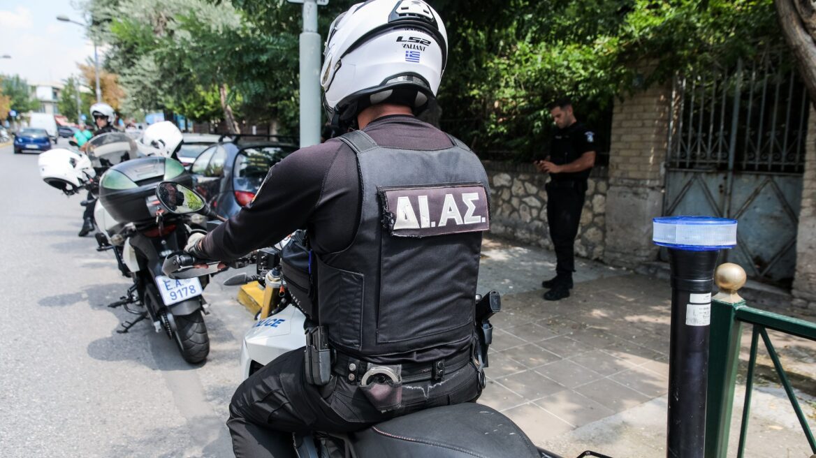 Ψυχικό: Διαρρήκτες εμβόλισαν μηχανή της ΔΙΑΣ - Τραυματίστηκε αστυνομικός