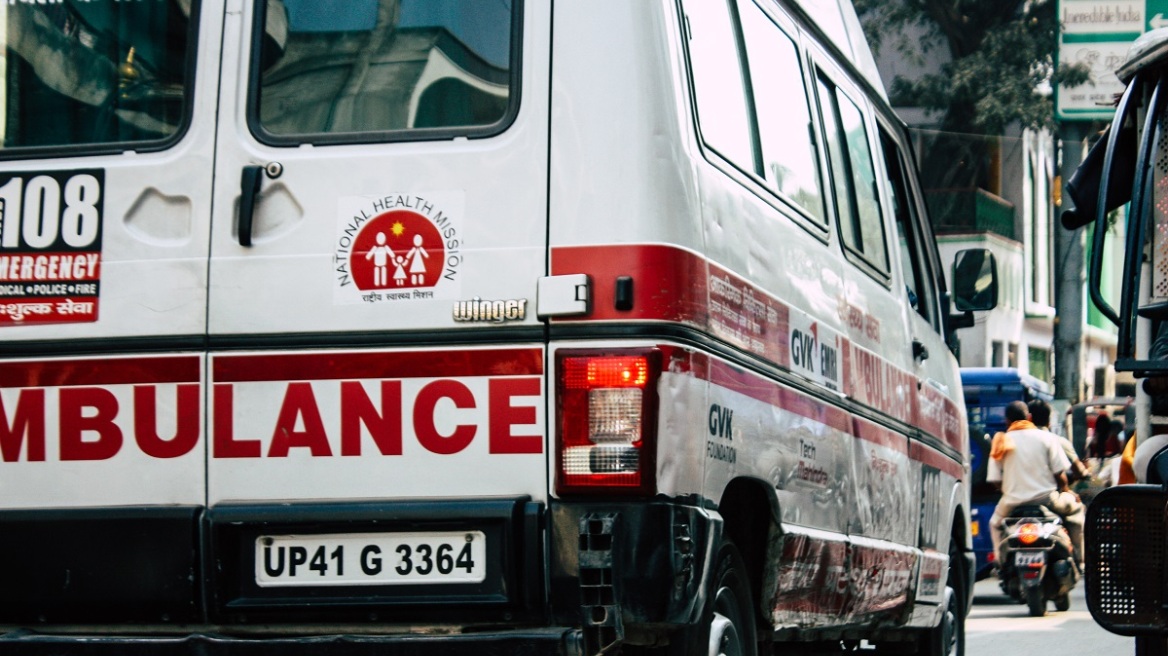 Ινδία: Δέκα νεκροί από πτώση οχήματος σε χαράδρα 600 μέτρων