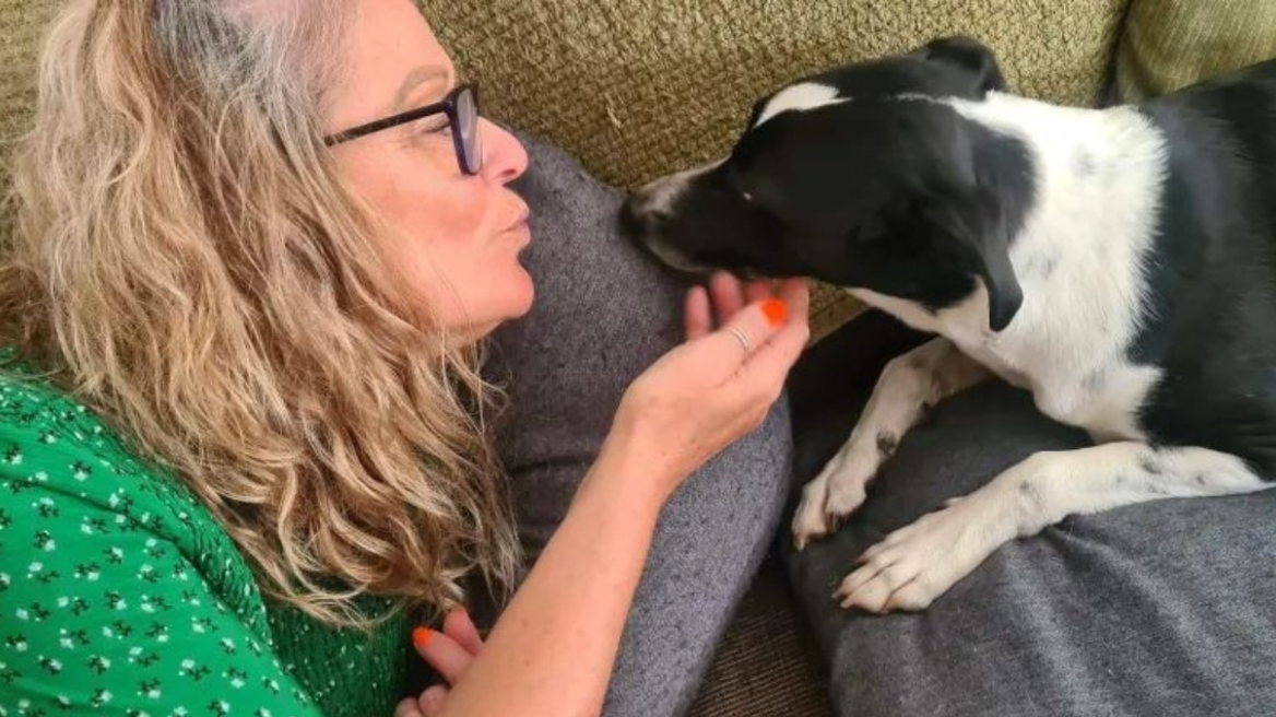 Βρετανία: Σκύλος έσωσε τη ζωή της ιδιοκτήτριάς του - Πώς τη βοήθησε να βρει ότι έχει καρκίνο