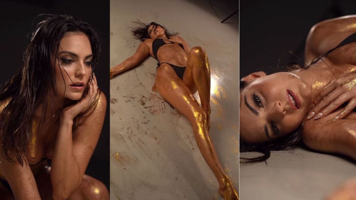Βρισηίδα Ανδριώτου: «Λούστηκε» με χρυσόσκονη, φόρεσε μόνο το μαγιό της και πόζαρε στο Instagram