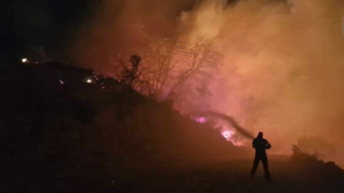 Πυρκαγιά στη Ρόδο: Εκκενώθηκε ξενοδοχείο